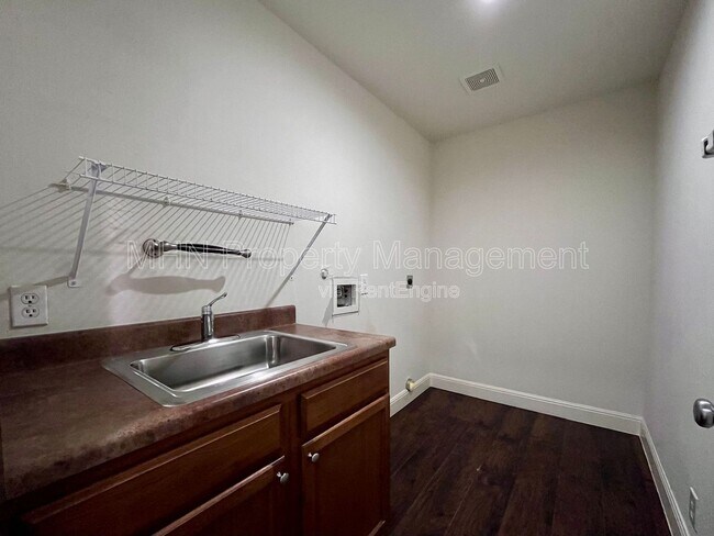 Building Photo - 8734 Snow Goose