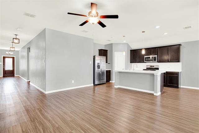 Building Photo - 806 Spruce Ln