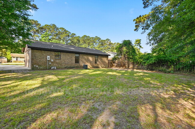 Building Photo - 260 Dorchester Manor Blvd