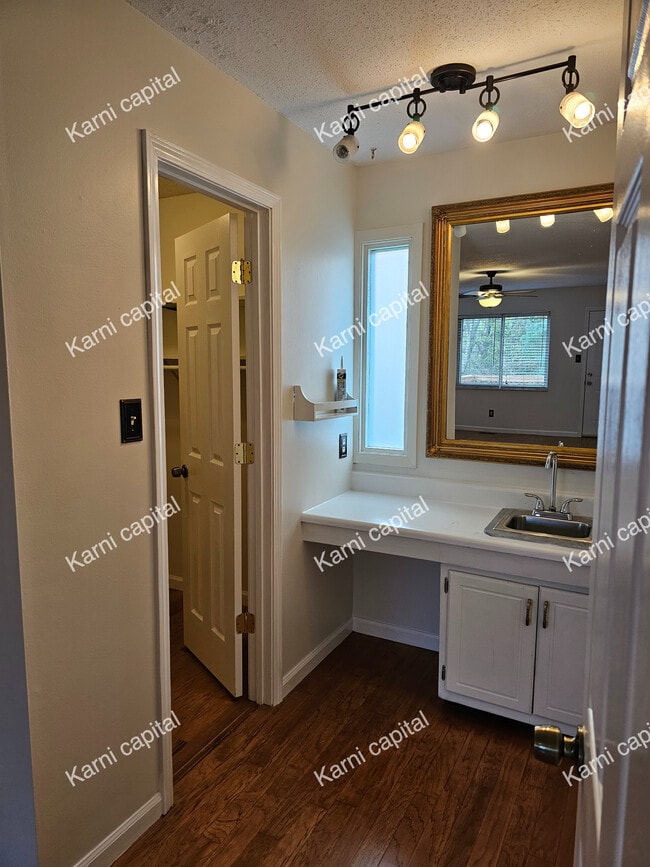 Building Photo - 8709 Olde Colony Trl