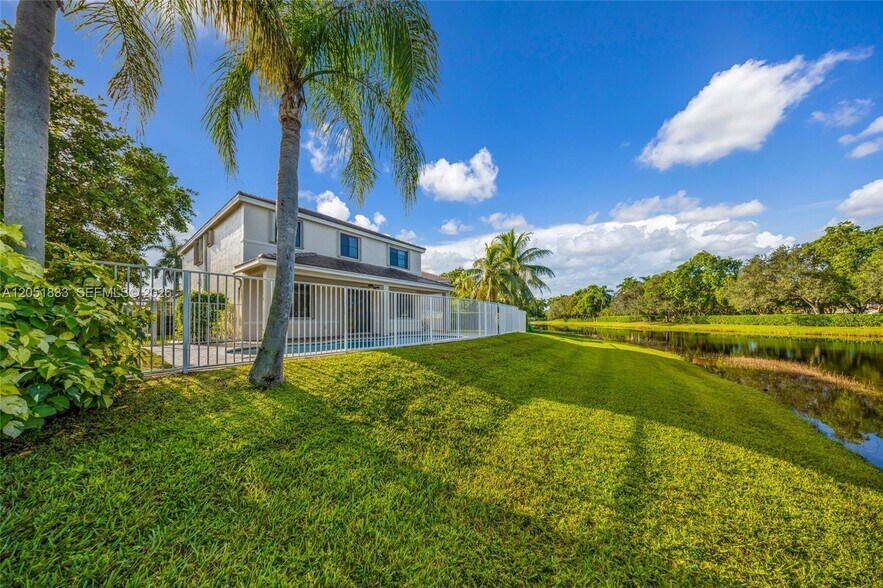 Building Photo - 1538 Tamarind Ct