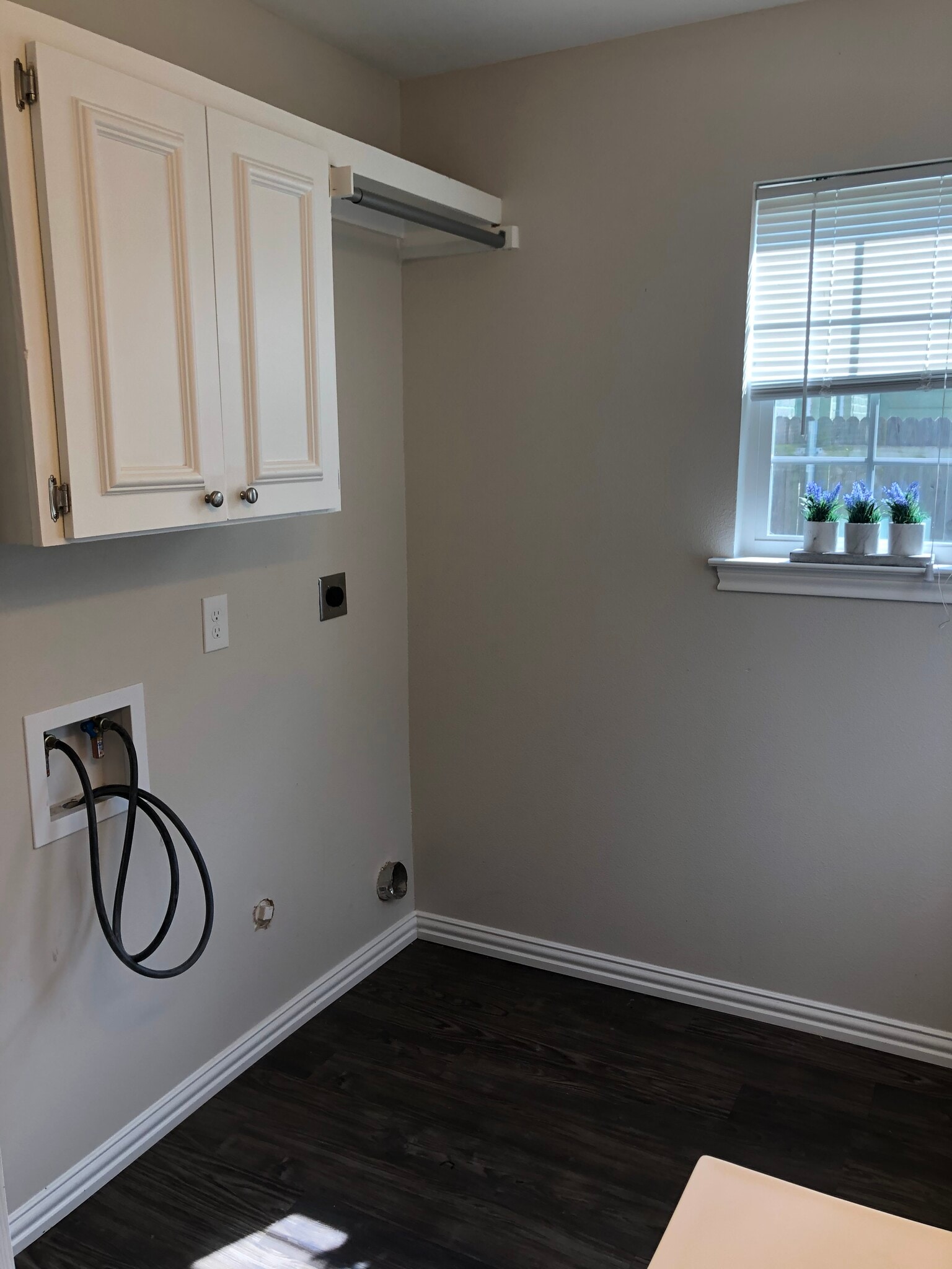 Full size washer dryer connections - 10211 Galway Dr