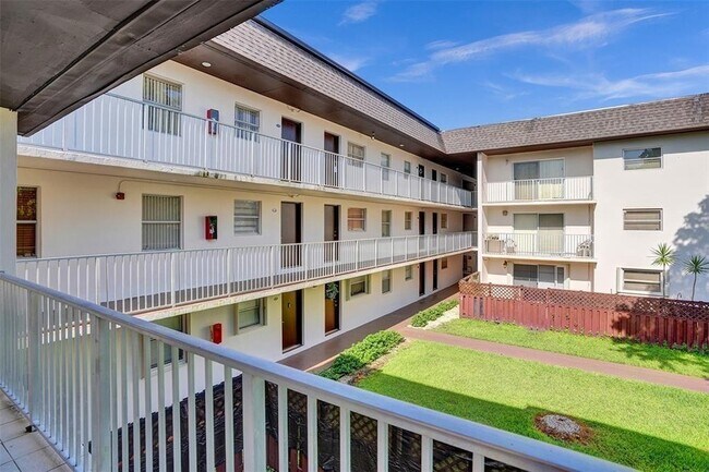 Building Photo - 8601 SW 94th St