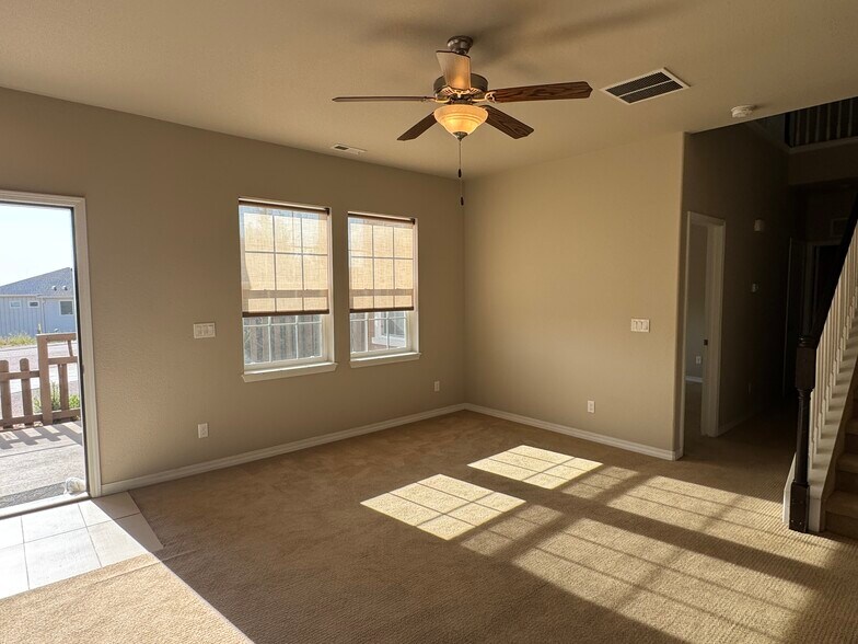 Building Photo - 475 Eclipse Dr