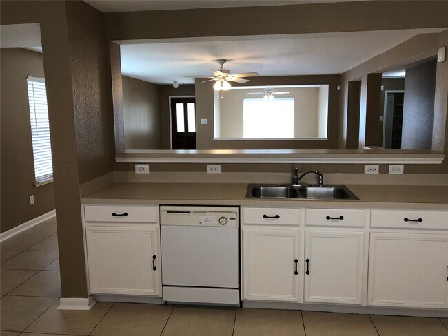 Building Photo - 19615 Hollington Dr