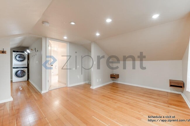 Building Photo - 3332 35th Ave S