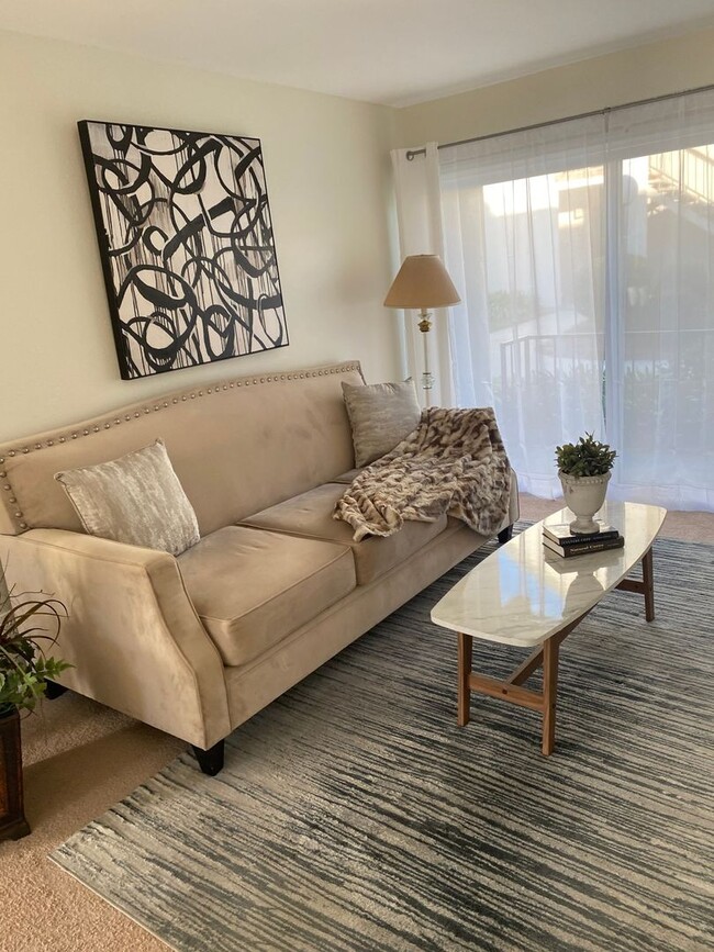 Building Photo - Charming 2BR Condo in Santa Clarita