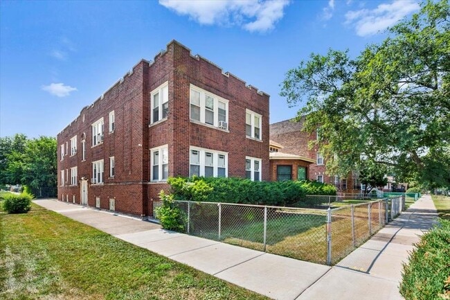 Building Photo - 8434 S Cregier Ave