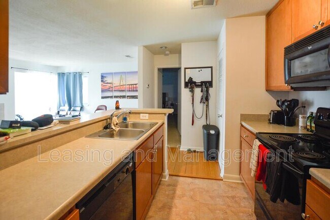 Building Photo - 275 Alexandra Dr