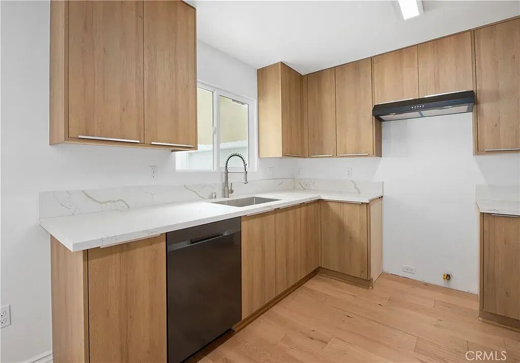 Building Photo - 8839 Cedros Ave