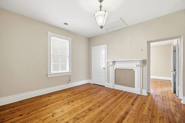 Building Photo - 6 N Washington St