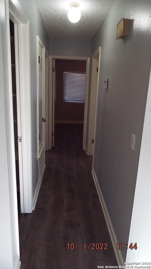 Building Photo - 8032 Laurel Bend