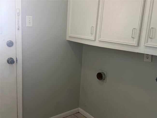 Building Photo - 11107 Sageking Dr