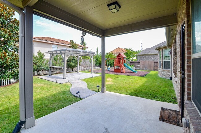 Building Photo - 24918 Meadowthorn Crest Ln