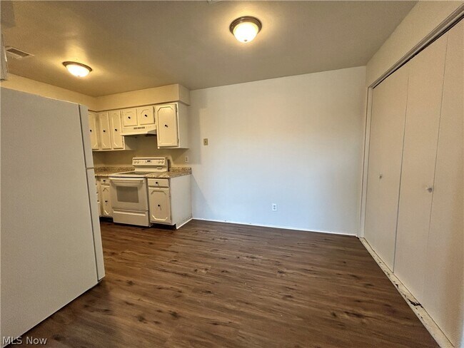 Building Photo - 213 Concord Ct