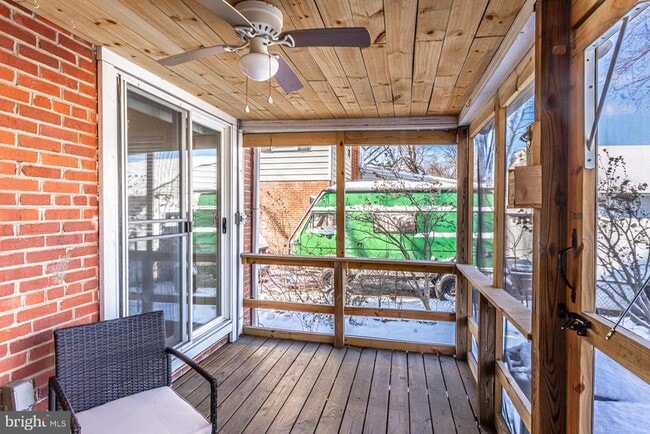 Building Photo - 2122 Arlington Terrace