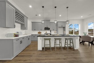 Building Photo - 4916 Lavender St