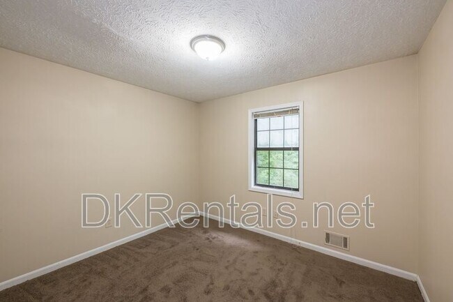 Building Photo - 3038 Courtney Dr