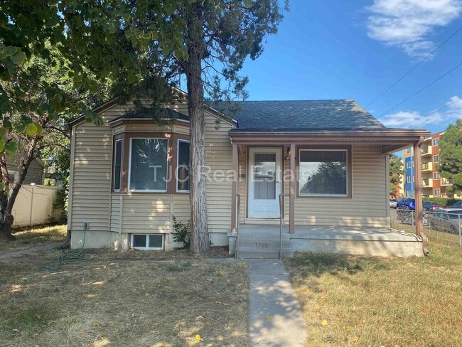 Primary Photo - 1795 Ulster St