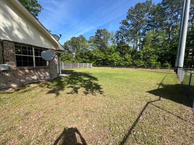 Building Photo - Home For Rent