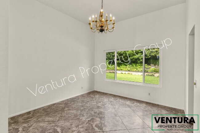 Building Photo - Spacious 4-Bed, 3-Bath Gem in Camarillo Heights