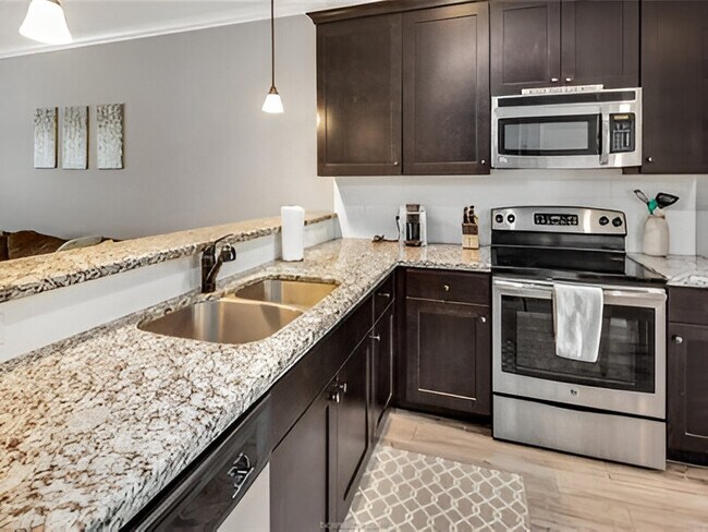 Kitchen - 301 Southwest Pky