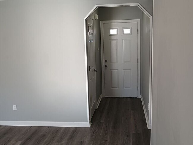 Building Photo - 401 Hayley Ct