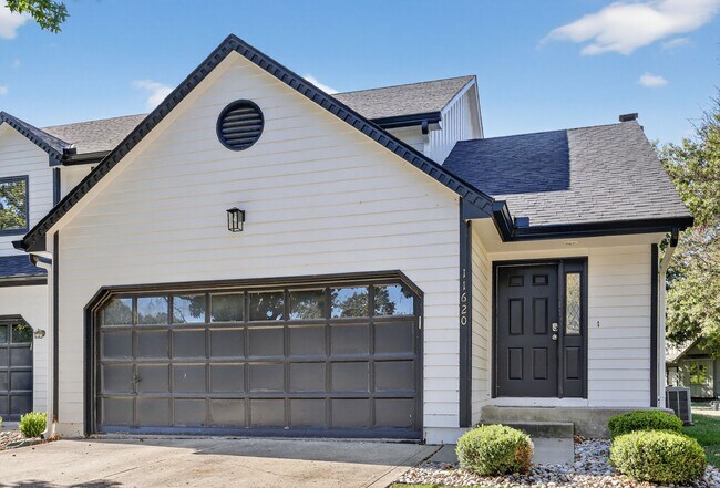 Primary Photo - Your Beautifully Remodeled 3BR/2.5BA Townh...