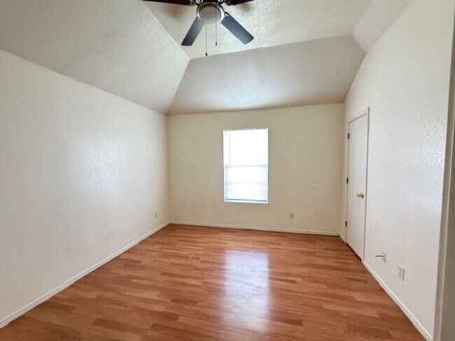 Building Photo - 3803 Woodrow Dr