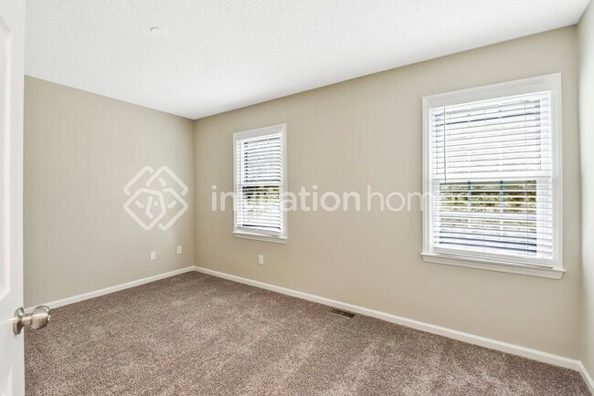 Building Photo - 7311 Canyon Dr