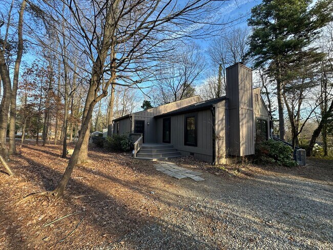 Building Photo - Modern 3bed/2bath in GREAT neighborhood!