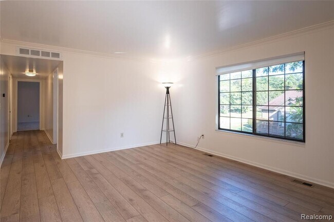 Building Photo - 276 Meadow Bridge Dr