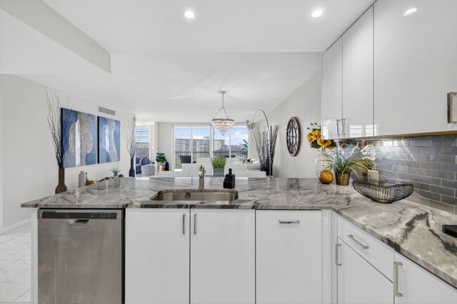 Building Photo - 3091 N Course Dr