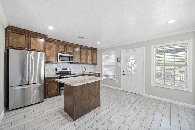 Building Photo - 7941 Goode St