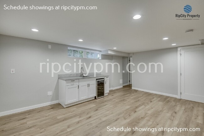 Building Photo - 2521 SE 64th Ave