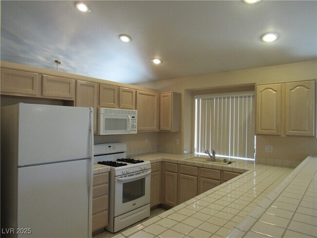 Building Photo - 1741 Mexican Poppy St