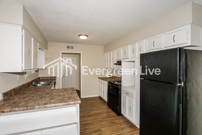 Building Photo - 3800 James Rd