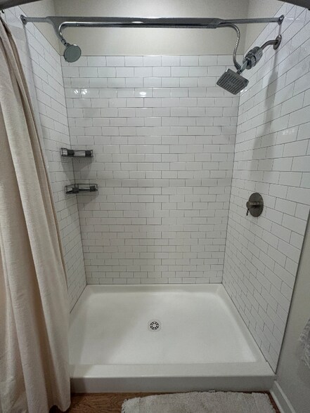 Building Photo - 600 E Trinity Ln