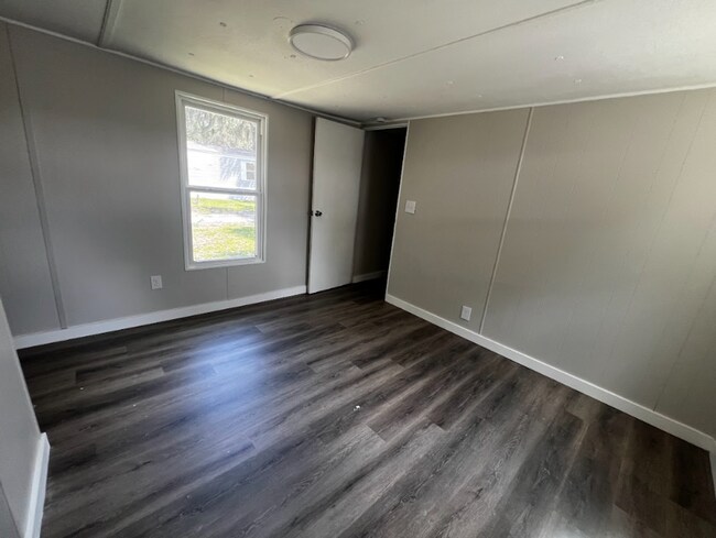 Building Photo - Welcome Home to Silver Lake