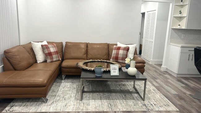 Building Photo - 3201 SW 9th Ave