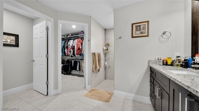 Building Photo - 569 Croydon Ave S