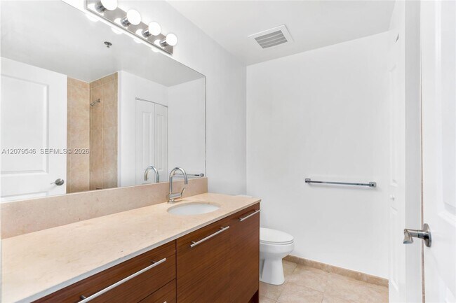 Building Photo - 2641 N Flamingo Rd