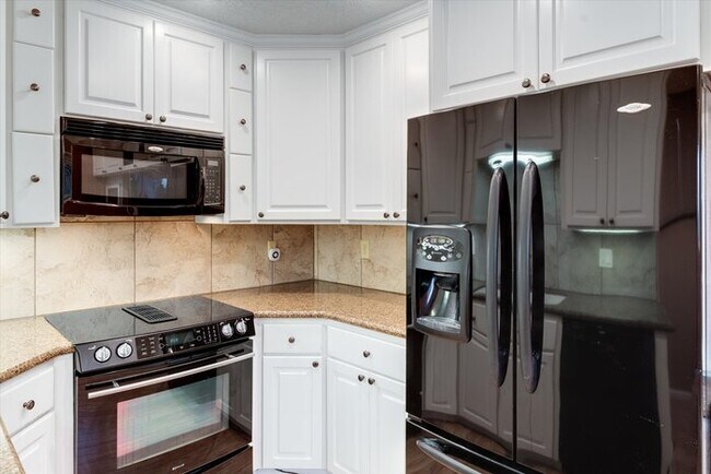 Building Photo - RIVERFRONT CONDO IN LONGVIEW