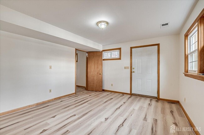 Building Photo - 23 Cardownie St