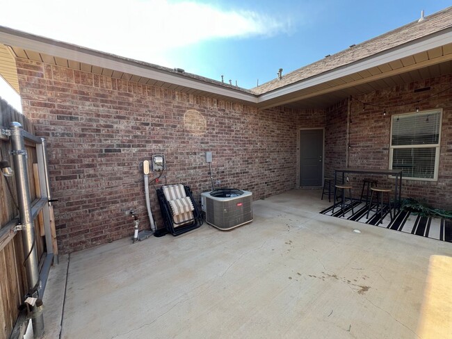 Building Photo - Townhome- Walking Distance to Lubbock Cooper