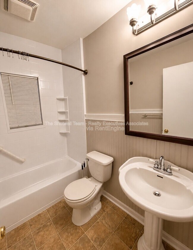 Building Photo - 11104 Hughlan Dr