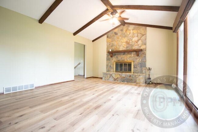 Building Photo - Spacious 3 Bed 3 Bath House