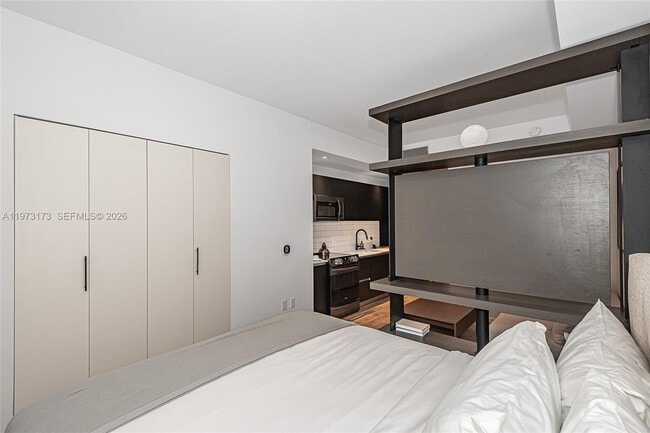 Building Photo - 398 NE 5th St