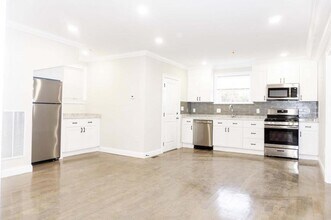 Building Photo - 3.0 bedroom in Somerville Massachusetts 02143