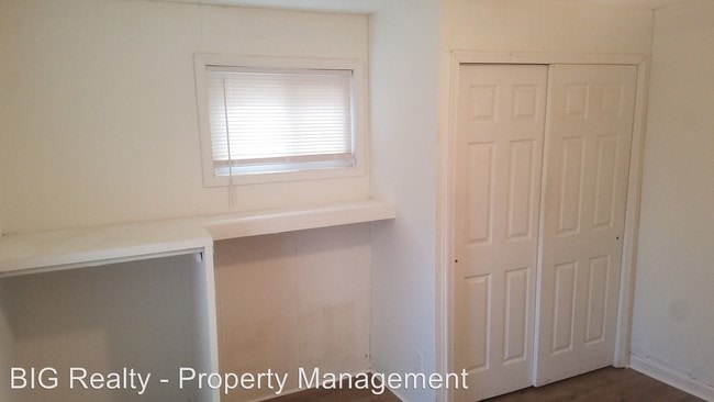 Building Photo - 107 King St